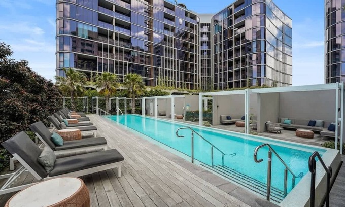 Port Melbourne Apartment | PM Residences - Modern Luxury 2BR Apt w parking
