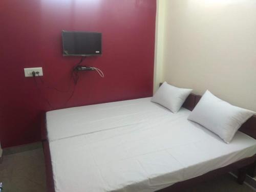 Thousand Lights Hotel | Pmr Enclave near apollo hospital