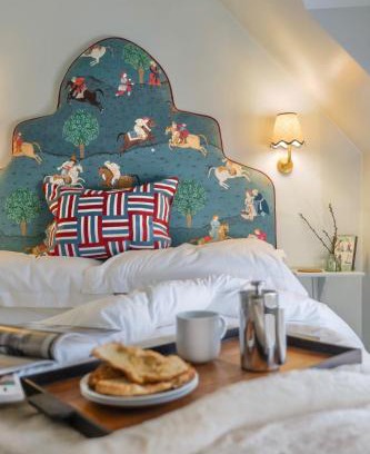 York House | Pocket Cottage Luxury 18th Century Tiny Home in Picturesque Village with Pubs