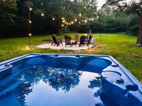 Long Pond House | Pocono Mountain Escape - Steps to Lake- Hot Tub - Games- 9 Mins to Ski Slopes!