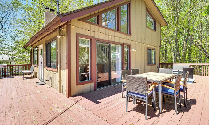 Tobyhanna Cottage | Poconos Family Home w/Lake Access & Game Room