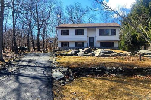 Pocono Mountain Lake House | Poconos Retreat