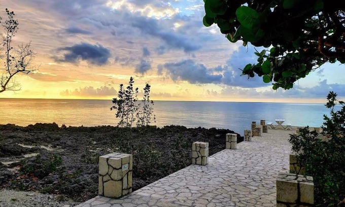 Orange Bay Villa | Poetreef Villa - Waterfront Cut Stone Luxury