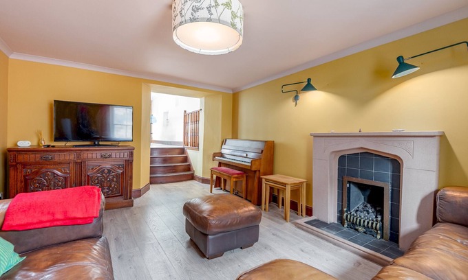 Anstruther Ski Chalet | Poetry Peter's | Cellardyke