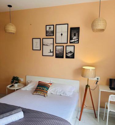 Koregaon Park Apartment | Poetry: Pvt Studio in Koregaon Park . AC WiFi SmartTv