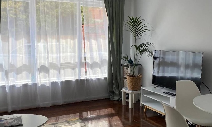 Elwood Apartment | Poets Retreat