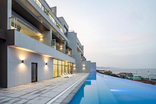Pohang Villa | Pohang Madame Annette Pool Villa dogs allowed