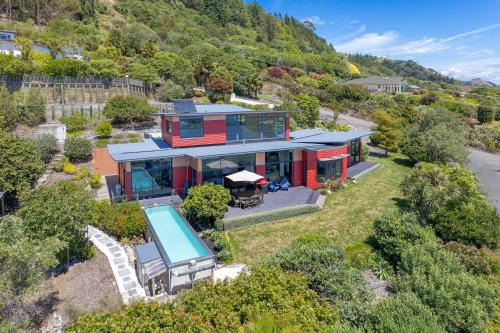 Richmond House | Pohutukawa House