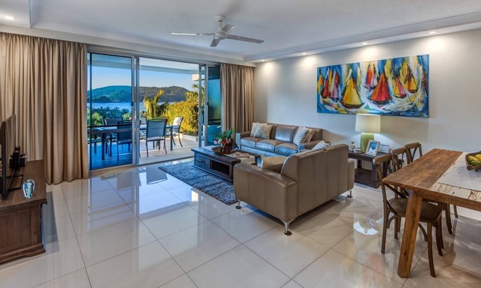Hamilton Island Apartment | Poinciana 011 Hamilton Island - oceanviews, golf buggy and transfers