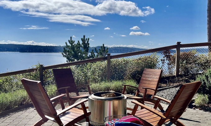 Poulsbo Apartment | Point Bolin Guesthouse with Expansive Water Views
