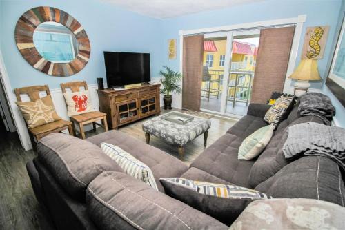 Point East House | Point East 318