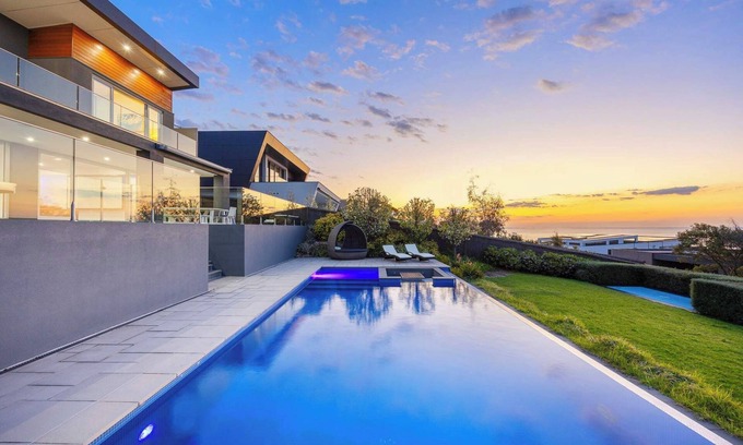 Mount Martha House | Point Haven Solar Pool, Basketball Court & Views