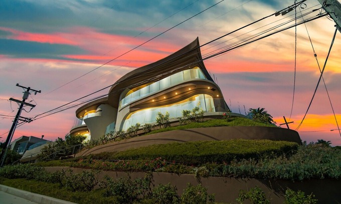 Roseville - Fleet Ridge House | Point Loma Glass Mansion - A Family's Paradise!