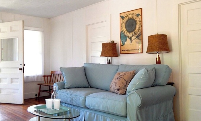 Old Lyme Cottage | POINT O' WOODS Beautiful & Breezy -5 min walk to beach!