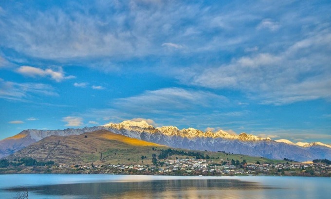 Queenstown Apartment | Point View, lake and mountain views close to CBD