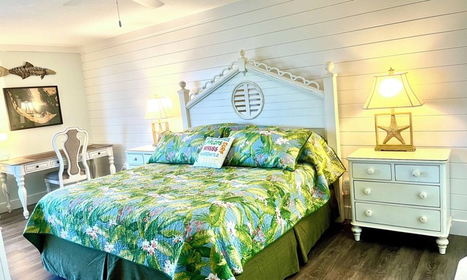 Sanibel Condo | Pointe Santo Gulf View Fully Remodeled Veteran and First Responder Discounts