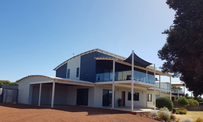 Gracetown House | POINTVIEW : beachfront at Gracetown