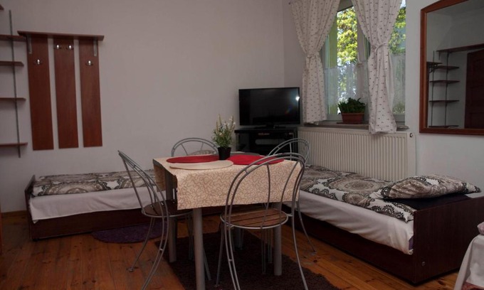 Raszyn House | Pokoje Gościnne "Amelia"
