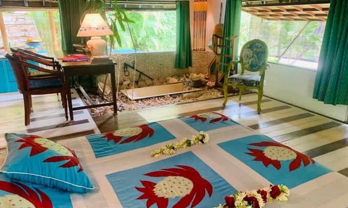 Moorea-Maiao House | Polynesian Bungalow"seashell" Private Bath AC with shared swimming pool