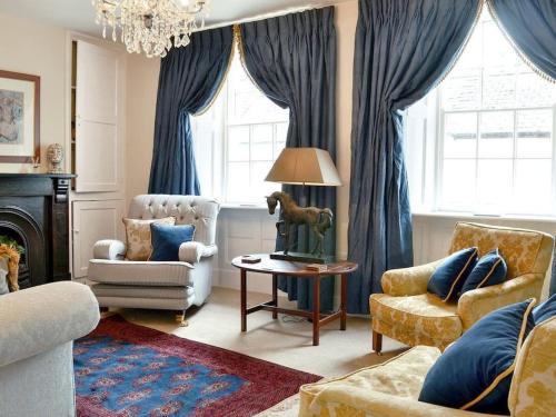 Coleford Apartment | Pomegranate