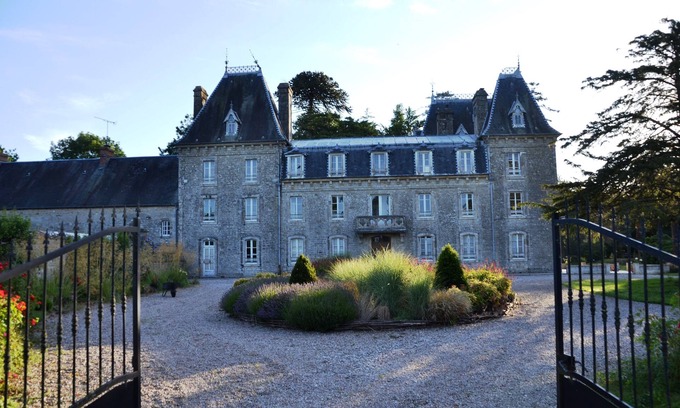Saint-Come-du-Mont House | Pommiers - Chateau Bellenau holiday accomodation