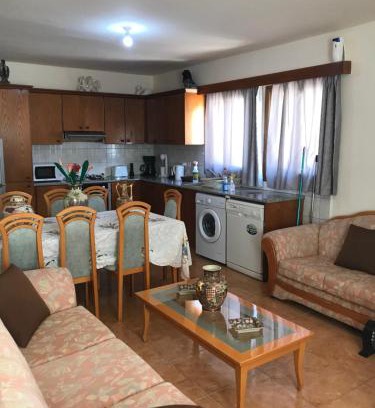 Pomos House | Pomos Small Sunny House