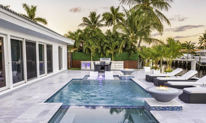 Pompano Isles House | Pompano Beachhouse Luxury Waterfront Gem ~ Swimming Pool/Spa ~ Games!