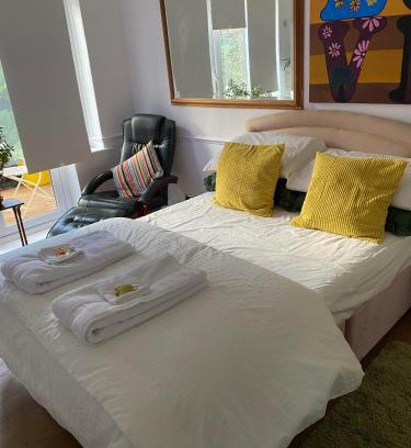 Kenley House | Pond Cottage