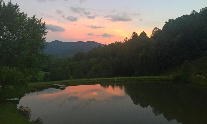 Leicester House | Pond Cove Cabin