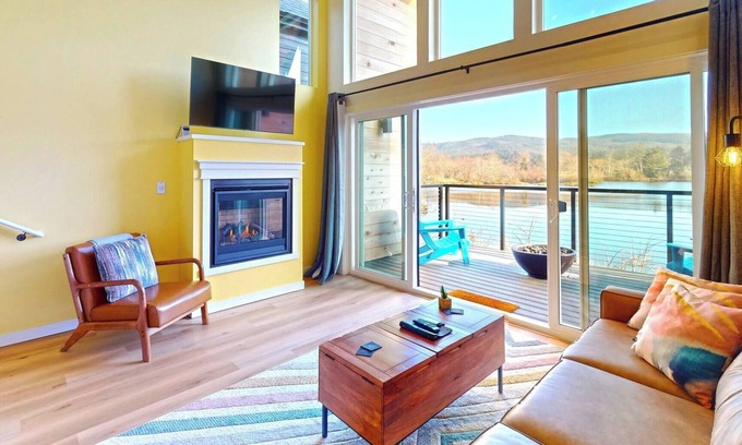 Seaside House | Pond View At The Commons - Dog Friendly