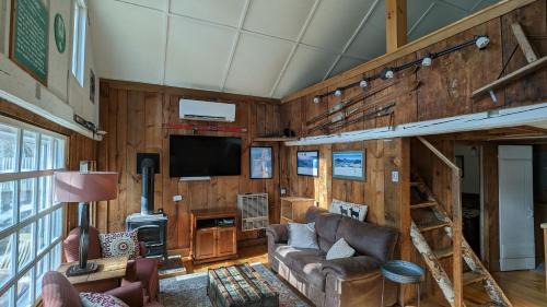 Chittenden House | Pond View Cabin