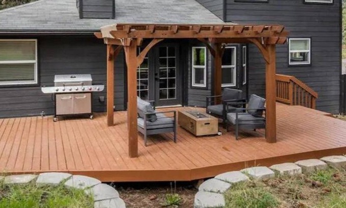 Deschutes River Woods House | Ponderosa Lodge + Bend, OR + Sleeps 10 + Pet Friendly + Large yard + RV parking