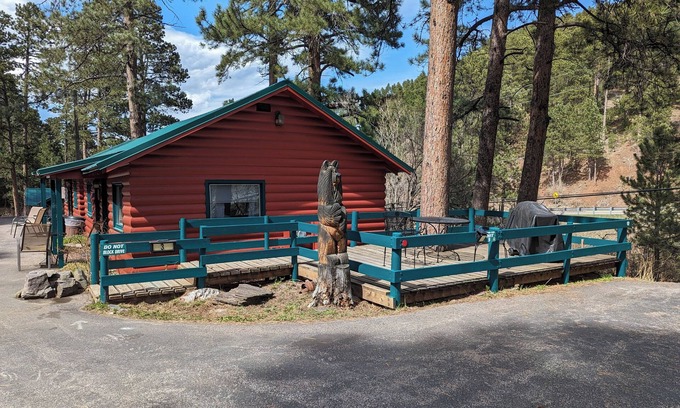 Deadwood Cabin | Ponderosa Pines Inn and Cabins