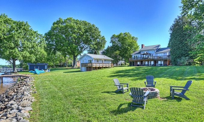 Mount Mourne House | Ponderosa Pointe | Boathouse| Sleeps 15 | Game Room