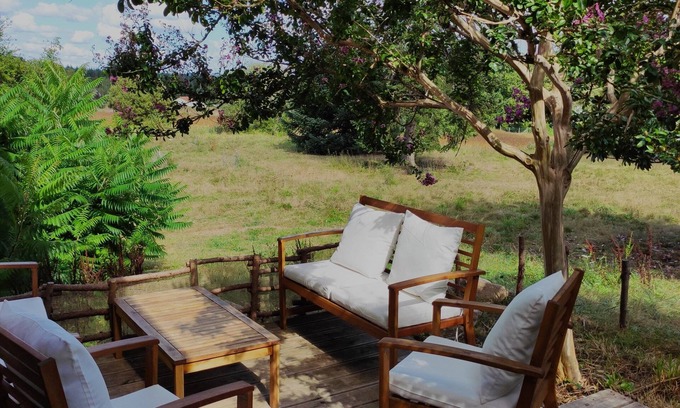 Piegut-Pluviers Apartment | Pondside healthy lodging in lively Piégut-Pluviers