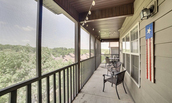 Branson West Condo | Pool & Fishing Lake Access: Branson West Condo