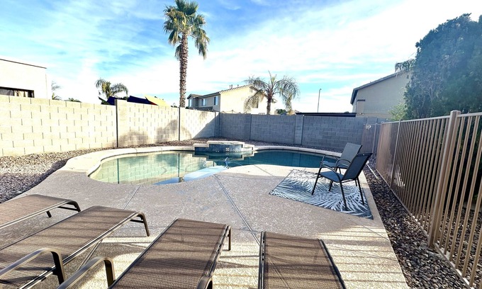 Peoria House | Pool, five bedrooms and plenty of amenities. Golf, MLB, NFL nearby!