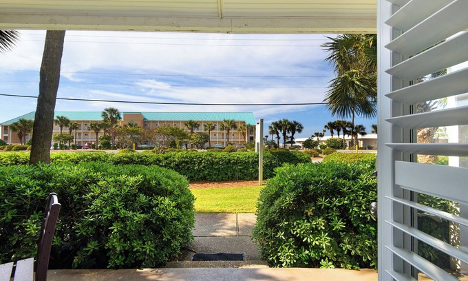 Crystal Beach Condo | 🌊Pool Front~Ground Floor~Steps2Beach~Grand Caribbean West 111- Just Beach It