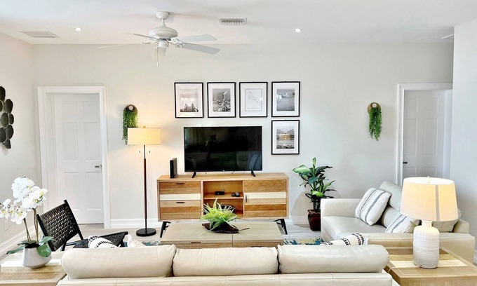 Palm Cay Villa | Pool Front Villa in Exclusive Palm Cay Beachfront Resort- A cozy Retreat.