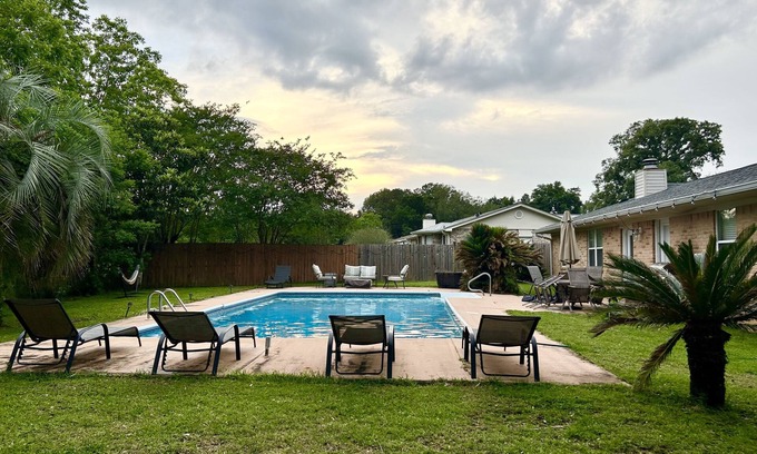 Northwest Pensacola House | POOL home centrally located in Pensacola near beach, downtown, NAS.