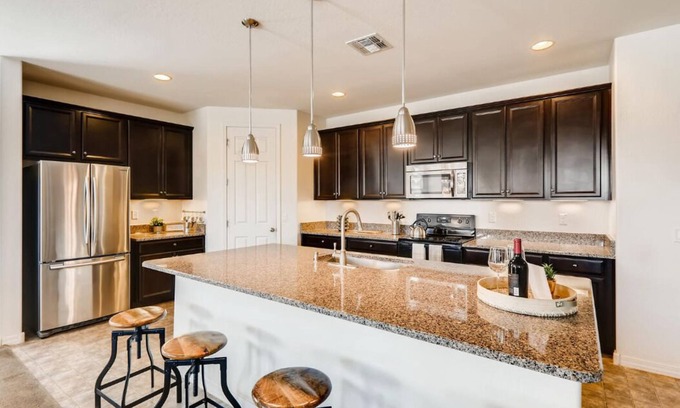 Laveen House | Pool Home~Sleeps 9~FIRE PIT~Near it All~BBQ~55”TV