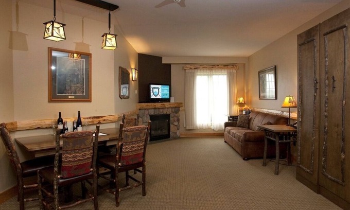 Blodgett Mills Condo | Pool, Hot Tub, Gym & Arcade | Suite + Fireplace