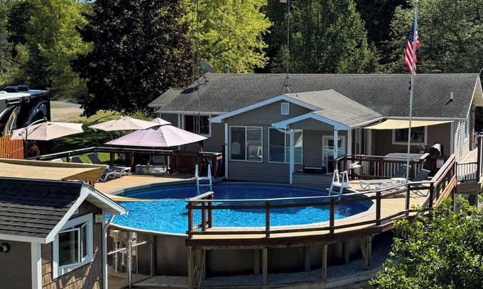 Bangor House | Pool, Hot Tub, Walking trails, 7 minutes to Lake Michigan