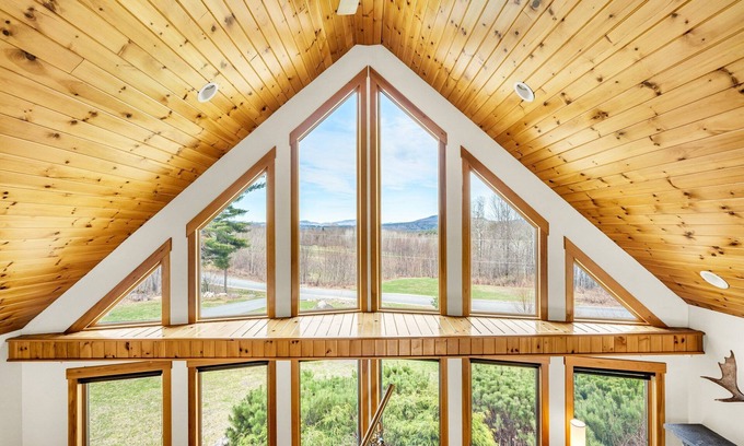 Bethel Cabin | POOL+HotTub+Sauna/Privacy+9miles to Sunday River