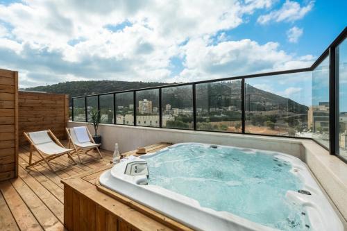Haifa Apartment | Pool & Jacuzzi Seaview Penthouse by Sea N' Rent