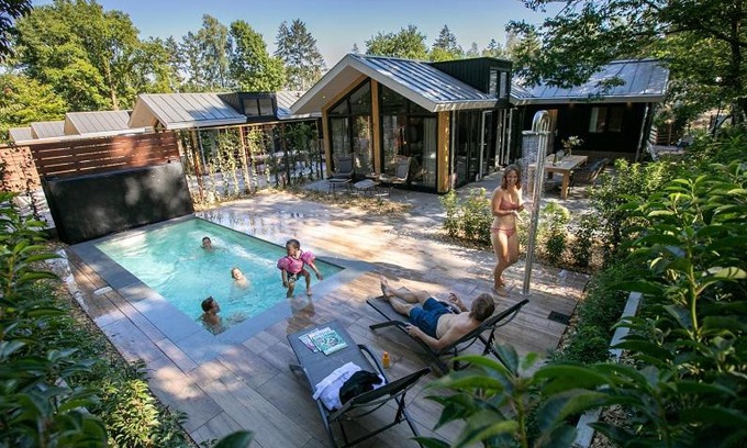 Municipality of Rhenen House | Pool Lodge - Vakantiepark De Thijmse Berg