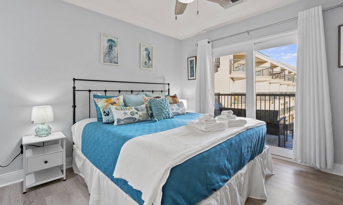 Galveston Condo | Pool & Ocean views! Fun Vibe! Dog Friendly