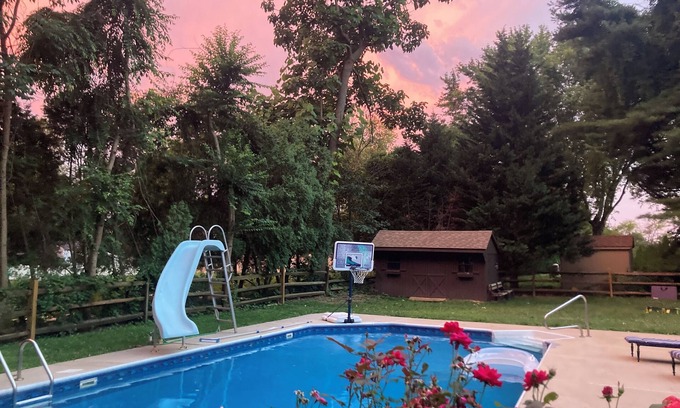 Garnet Valley House | Pool Open May 12 Hot Tub, King Suite, Bball, Trampoline, Fire Pit