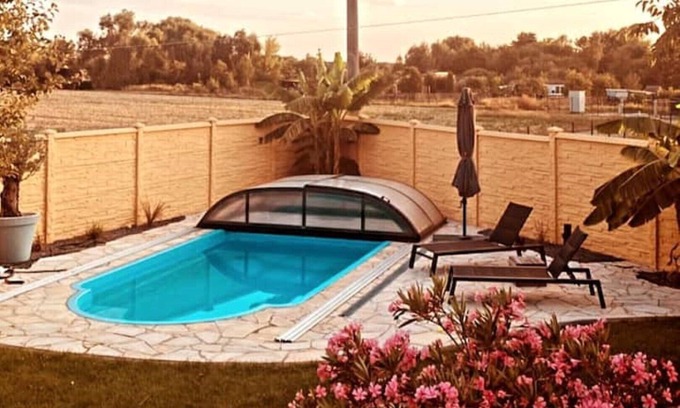 Lutherstadt Wittenberg House | Pool, sauna, fireplace and views of the countryside
