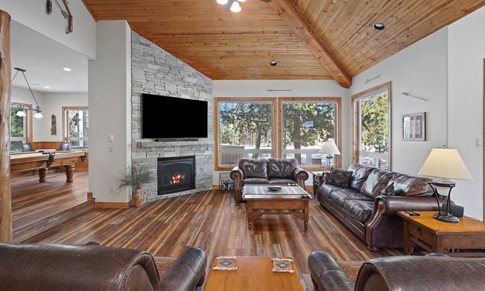 Sunriver House | Pool Table, Bikes, Luxury Lodge, A/C, SHARC Passes, Hot Tub